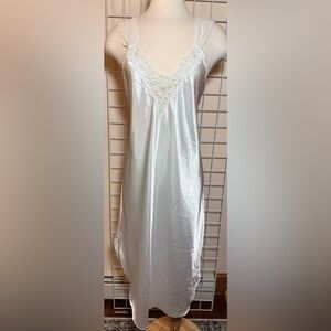 vintage Dentelle Elegant White Lace Trim Satin Nightgown